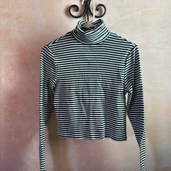 Levi’s cropped turtleneck striped sweater - Picture 7 of 7